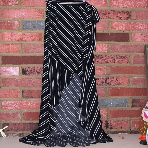 Cute Beach Coverup skirt. Size small - Picture 5 of 5